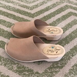 Berit low open toe clogs- like new  euro size 40